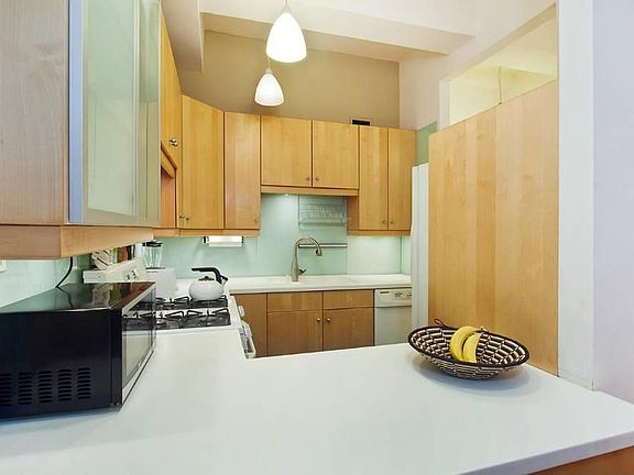 3rd image of 425 Park Ave S APT 10B