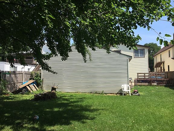 4th image of 753 Superior St
