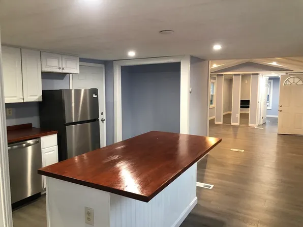 92 Berkeley St, Tewksbury, MA 01876