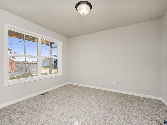 3rd image of 2201 E Alexa St