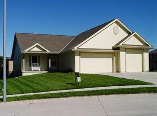 10102 Gary Cir, La Vista, NE 68128
