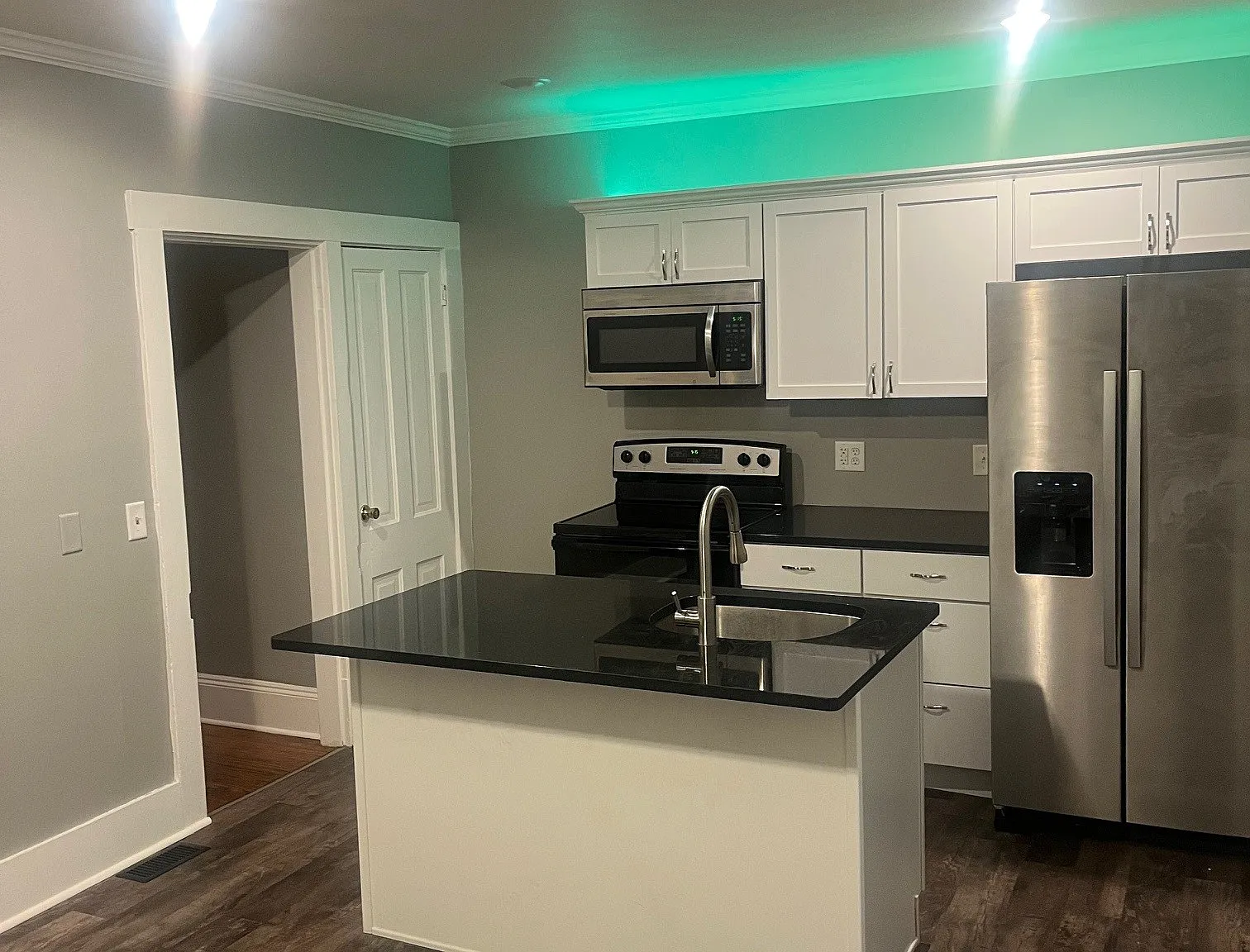 3 bed, $1,350 — Photo 2