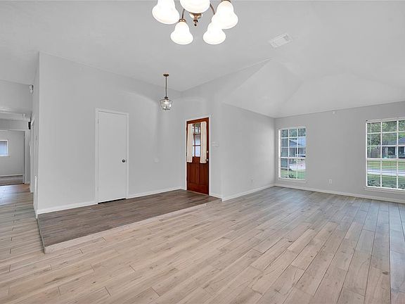 4th image of 15510 Pebble Lake Dr