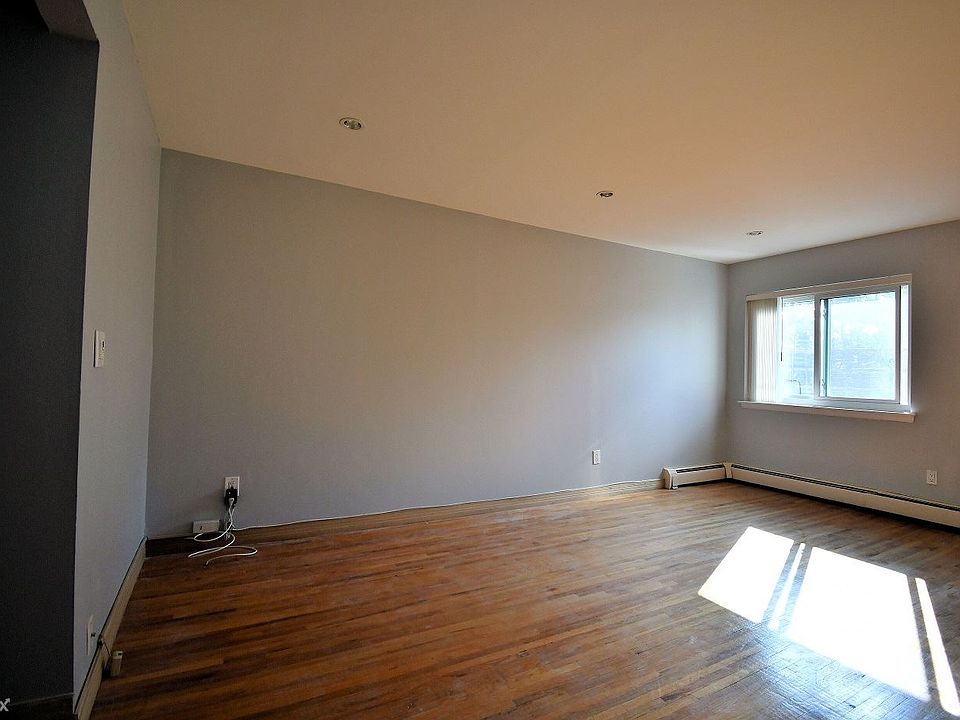 1st image of 900 Midland Ave