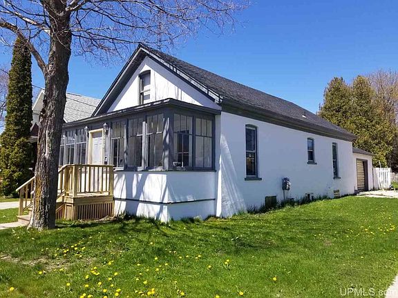 2nd image of 612 Oak St
