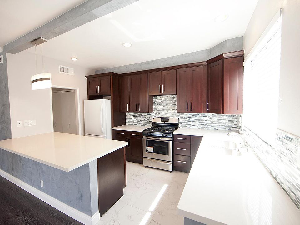 1st image of 1101 S Rexford Dr #3104151358