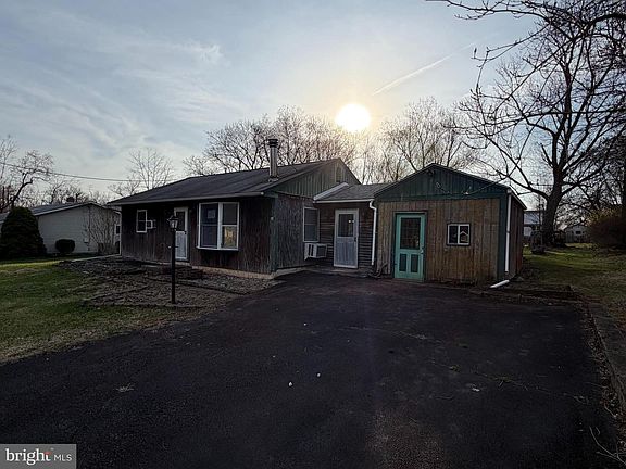 4th image of 1949 Overbrook Rd