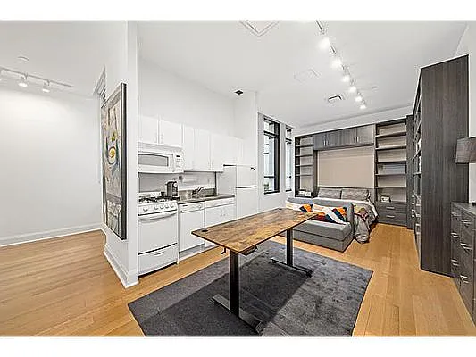 170 E End Ave #8/9B photo 1