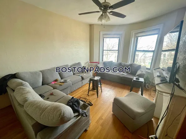 88 Hammond St, Boston, MA