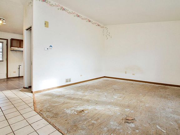 3rd image of 12538 W Bairstow St