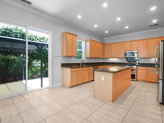 5th image of 8647 Mahonia Dr