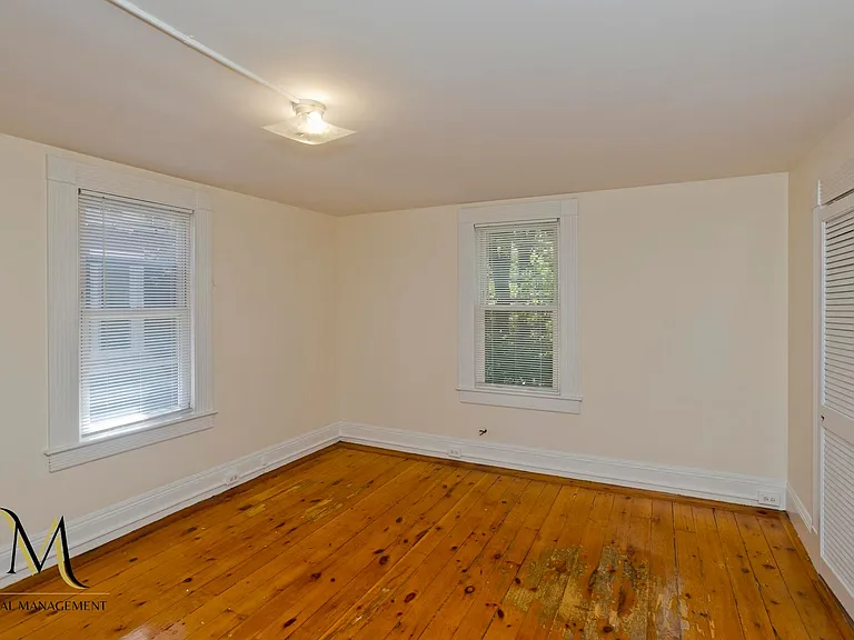 208-210 Fort Pleasant Ave — Photo 29