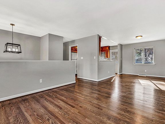 4th image of 2722 Tanglewood Dr