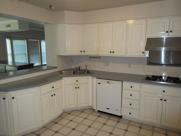 5th image of 616 Broadmoor Dr