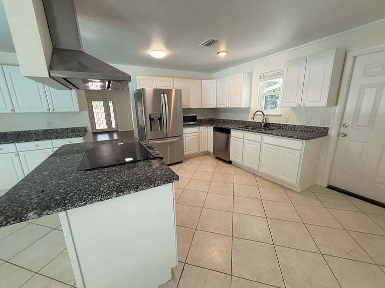 28 E Wild Briar Rd #C — Photo 10