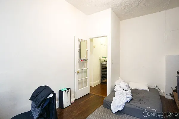 Rented by City Connections Realty | media 27