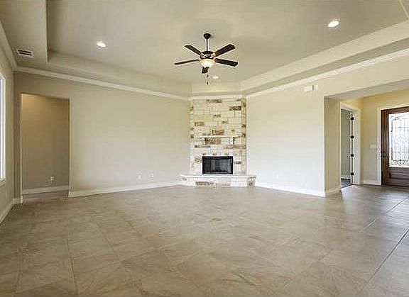 4th image of 701 W Majestic Oak Ln