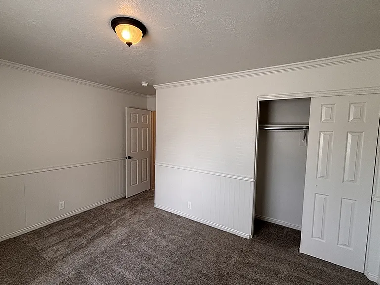 627 E 700 N — Photo 12