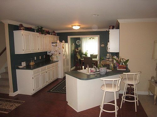 4th image of 301 Dartford Ct