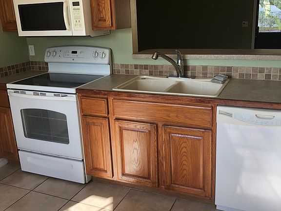 3rd image of 2512 SW Kensington St #0
