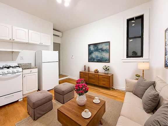 4th image of 1020 3rd Ave APT B3