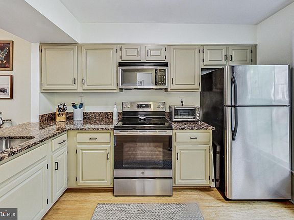 3rd image of 2570 S Arlington Mill Dr APT B