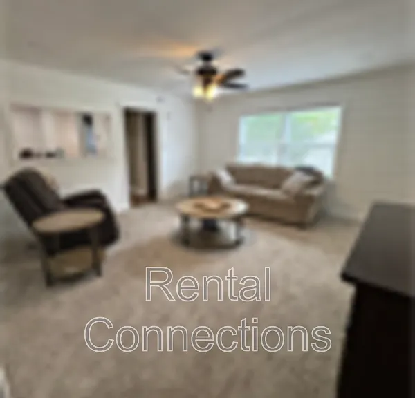 1104 W Chestnut St — Photo 5