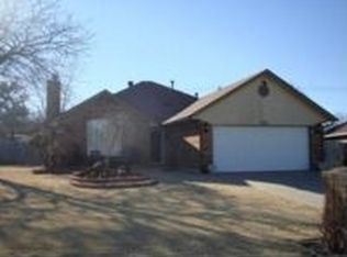1721 Honeysuckle Ln, Midwest City, OK 73130