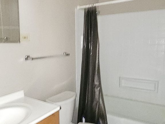 4th image of 1450 Getzelman Dr APT 2E