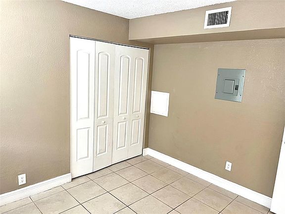 4th image of 4425 Treehouse Lane #A