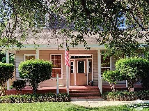 3rd image of 2809 Oakridge Cir