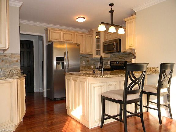 3rd image of 2973 Butterwood Dr