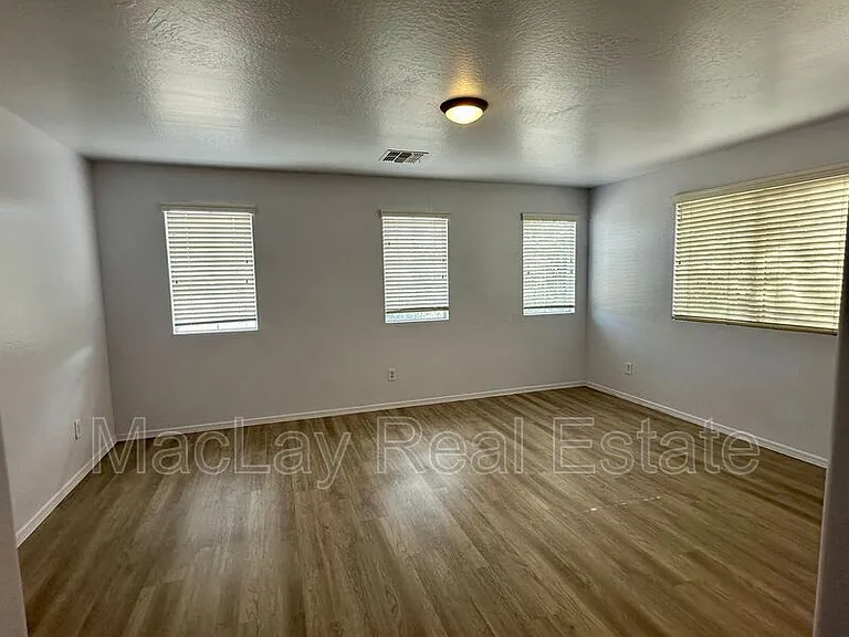 5216 W Albeniz Pl — Photo 9