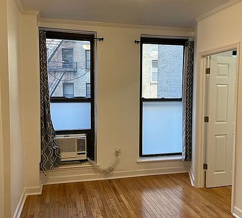 4th image of 43 W 55th St #3D