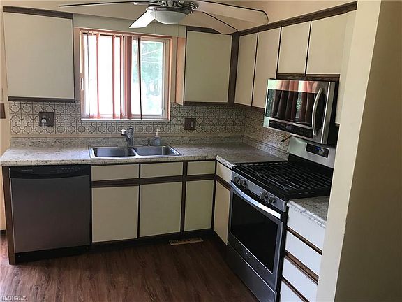 5th image of 23300 Felch St