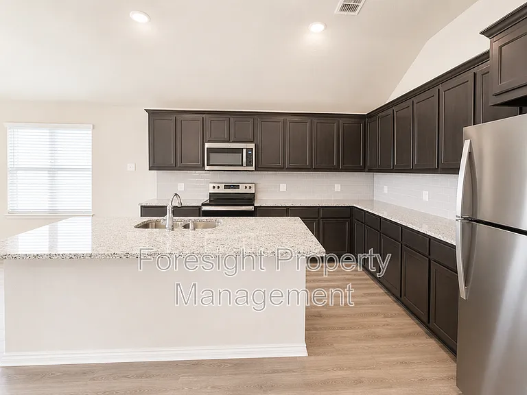 538 Concho St — Photo 11