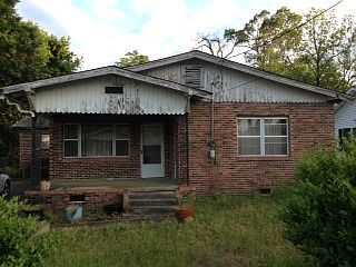 1st image of 909 E 1st St