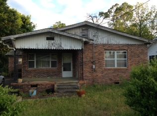 909 E 1st St, El Dorado, AR 71730