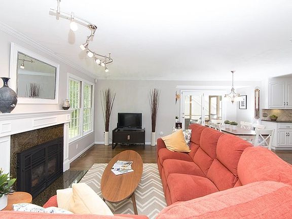 4th image of 4 Rolling Meadow Dr
