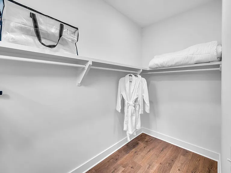 910 Youngs Ln #7 — Photo 14