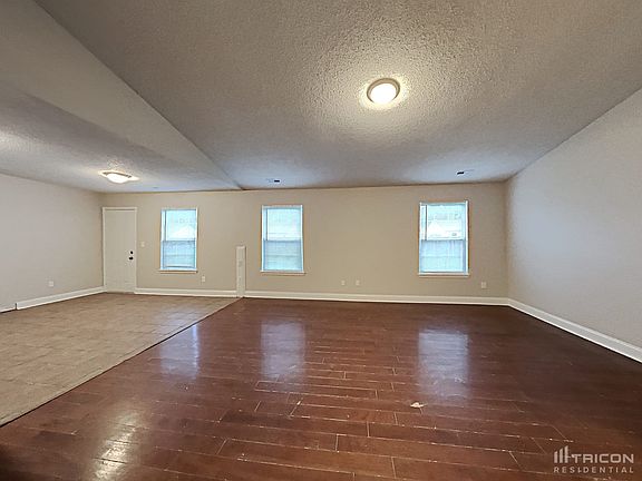 3rd image of 1312 Lindsey Ln