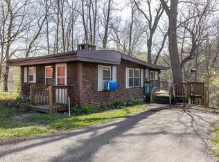 9919 Shawondassee Dr, Dubuque, IA 52003