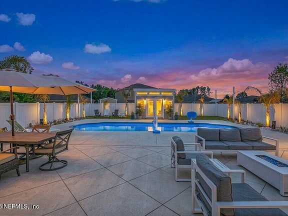 3rd image of 2227 CRYSTAL COVE Drive