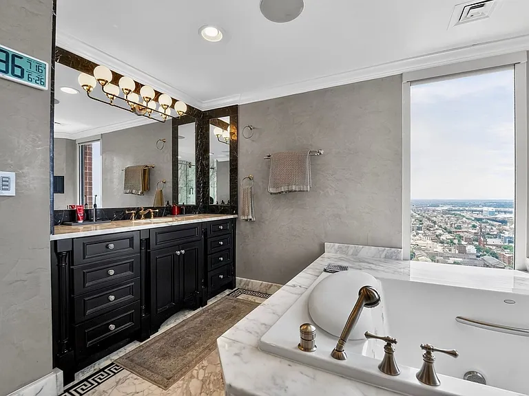 10 E Lee St #2305 — Photo 34