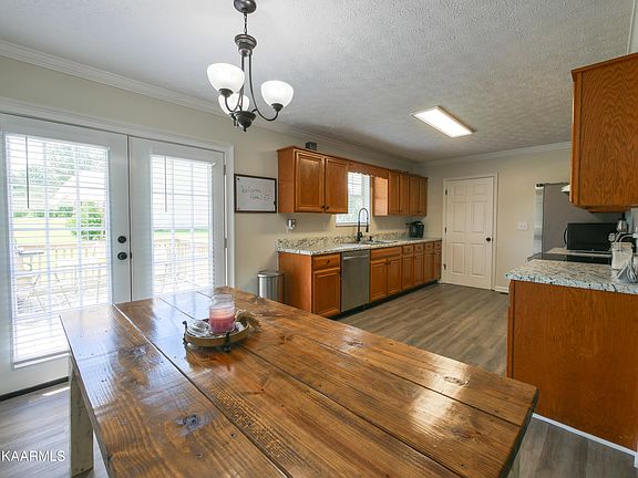 4th image of 141 Meadow View Ln