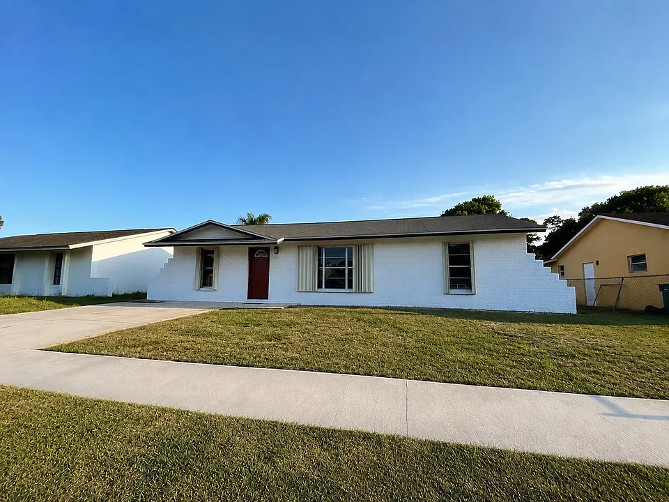435 Earl Ave