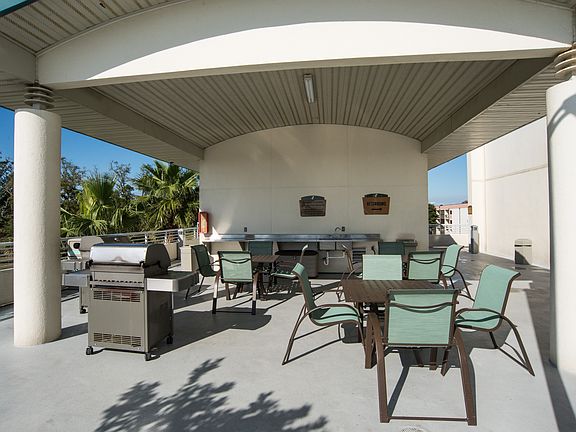 3rd image of 2060 Beach Blvd