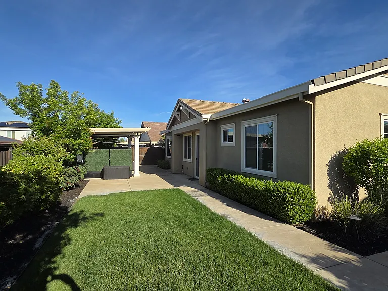 953 Kennedy Dr — Photo 42