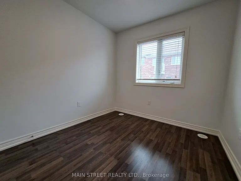 7 Roy Grove Way — Photo 22