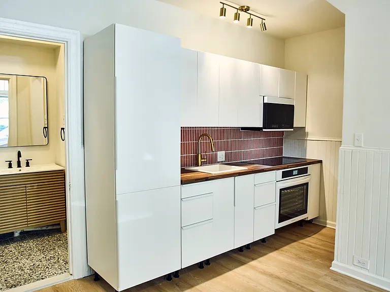 brand new kitchen (Oven with airfryer, microwave, and cooktop, fridge and freezer)